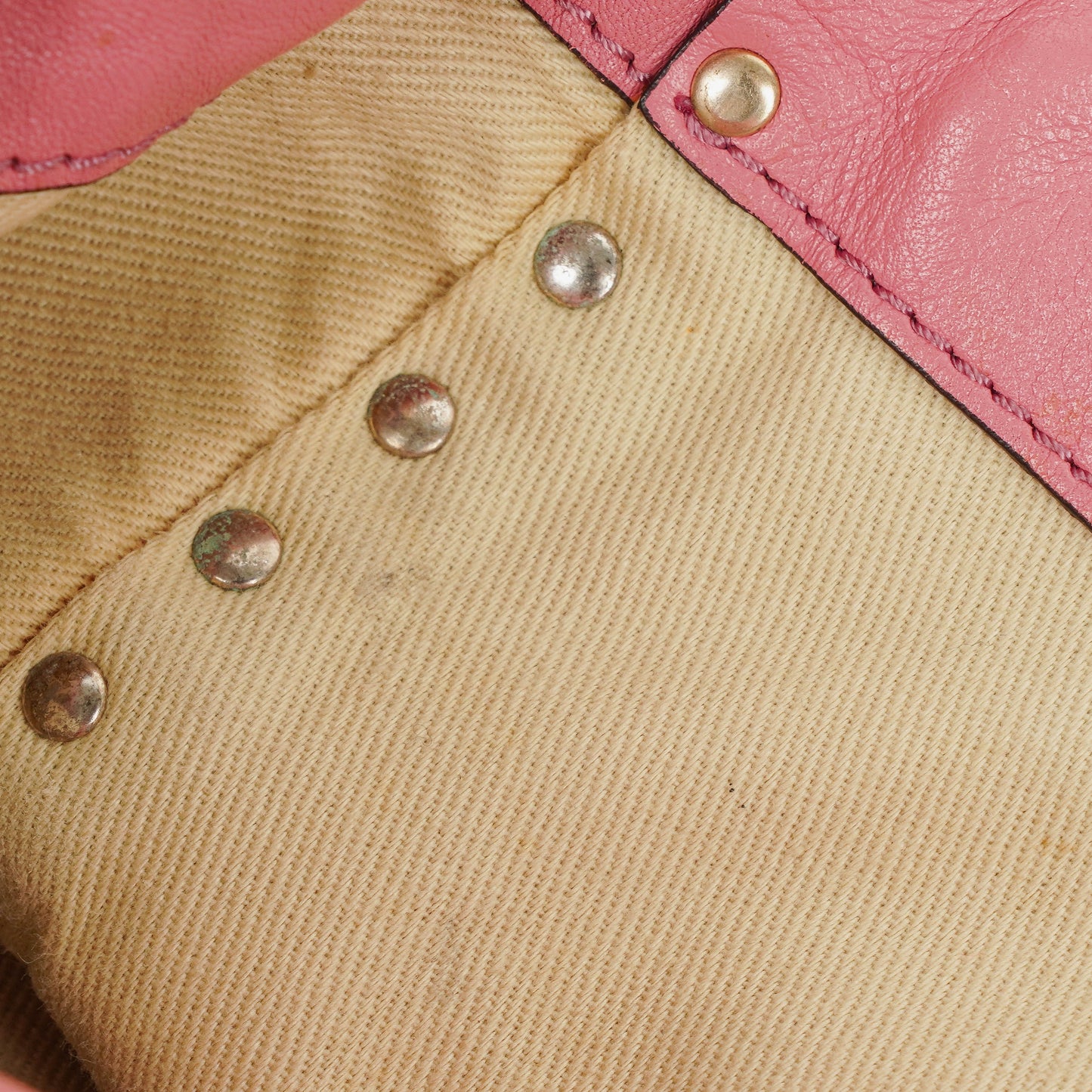 Valentino Garavani Rockstud Kleine Trapez Tote-Tasche aus pinkem Leder