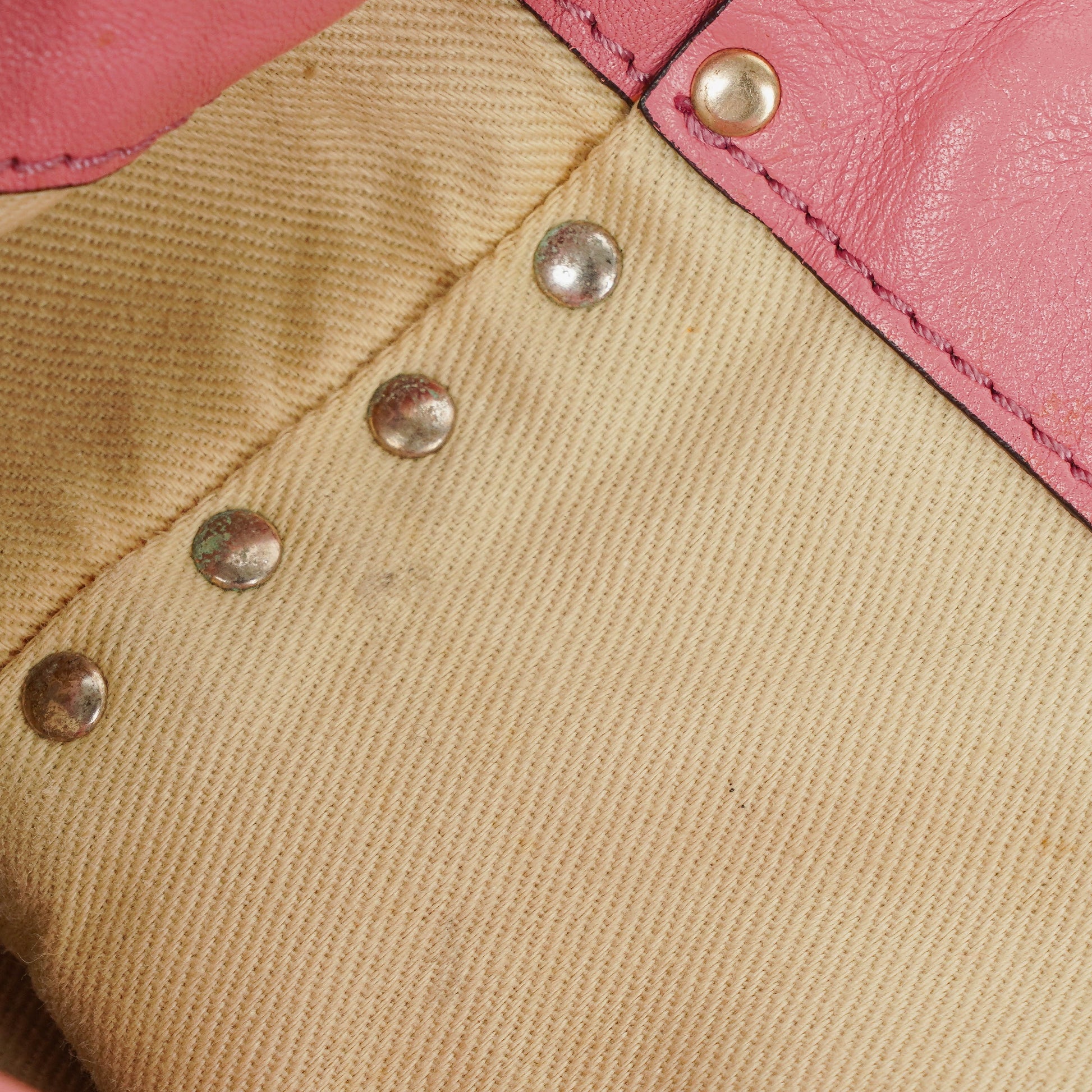 Valentino Garavani Rockstud Kleine Trapez Tote-Tasche aus pinkem Leder