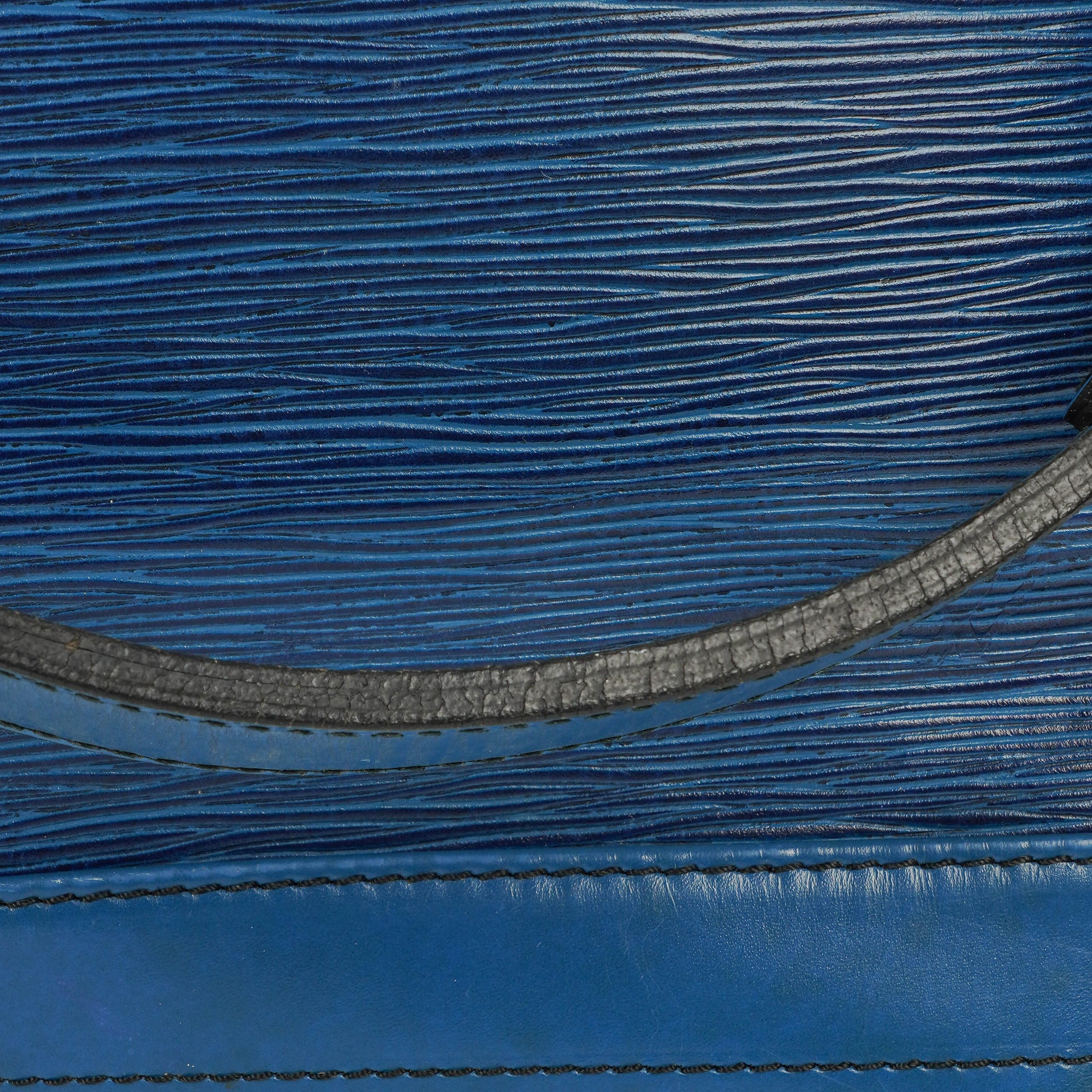 Louis Vuitton Noe Grande GM Schultertasche aus blauem Epi Leder
