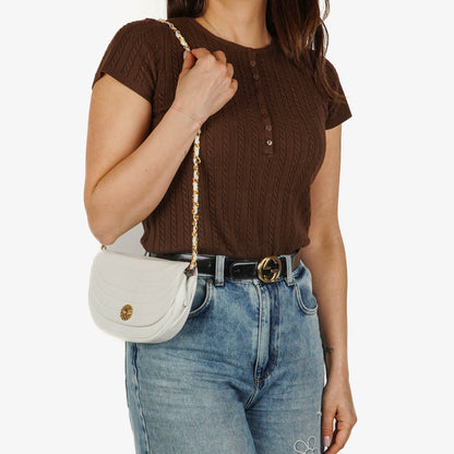 Chanel Classic Half Moon Klappentasche aus weißem Lammleder