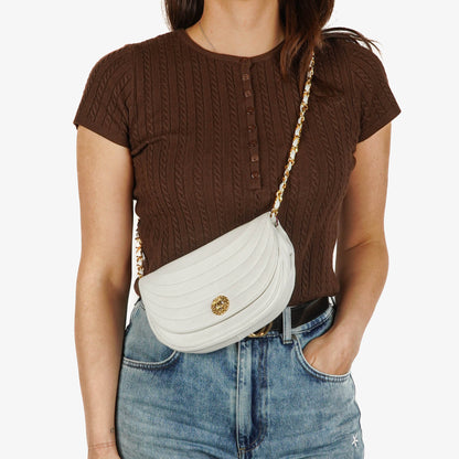 Chanel Classic Half Moon Klappentasche aus weißem Lammleder
