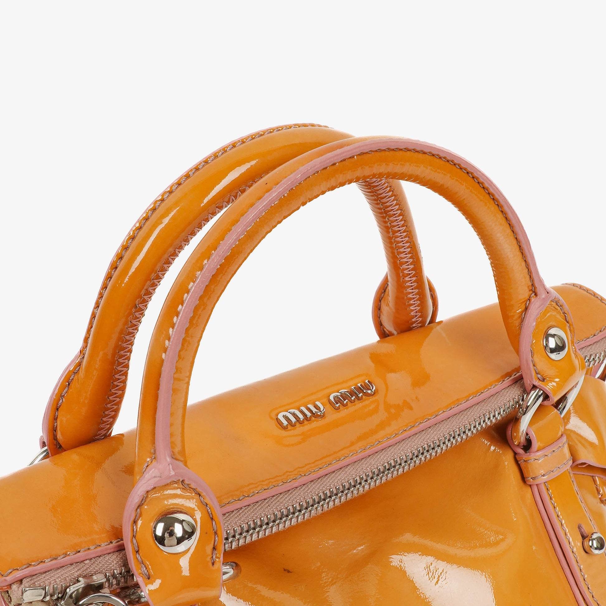Miu Miu Schleifen-Satchel-Tasche aus Lackleder