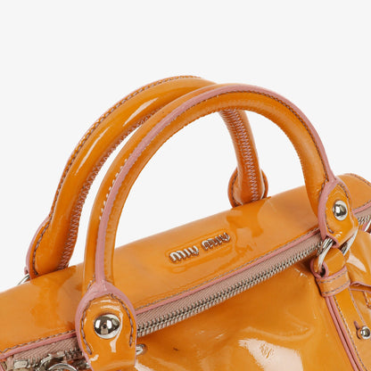 Miu Miu Schleifen-Satchel-Tasche aus Lackleder