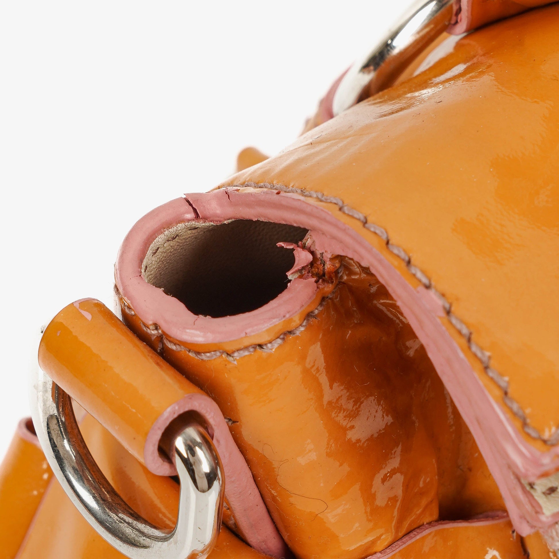 Miu Miu Schleifen-Satchel-Tasche aus Lackleder