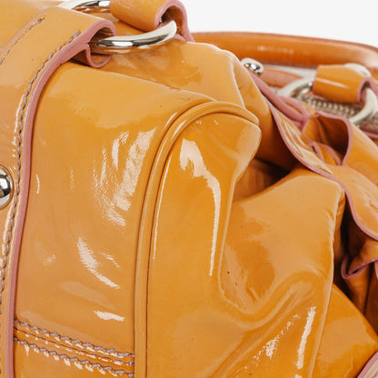 Miu Miu Schleifen-Satchel-Tasche aus Lackleder