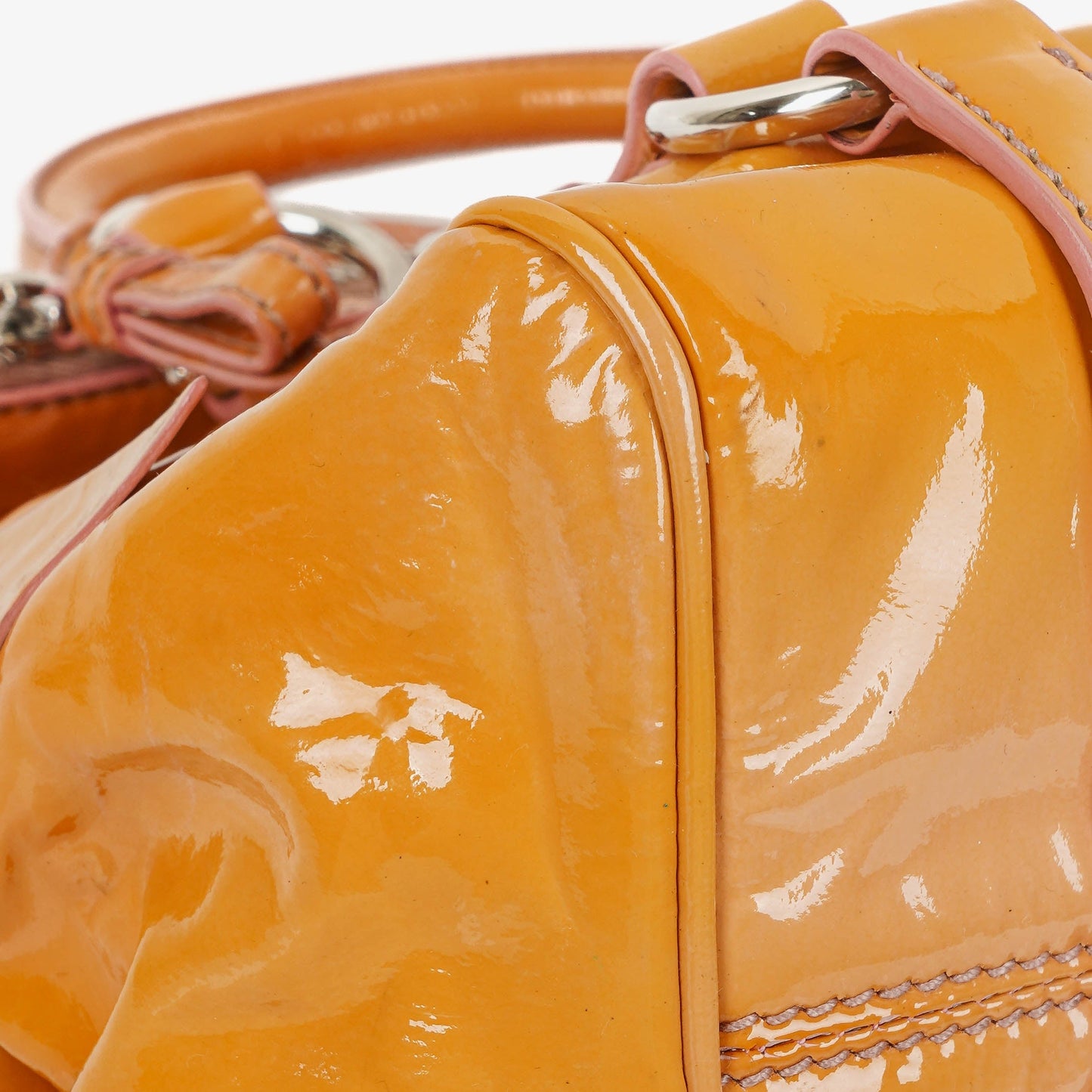 Miu Miu Schleifen-Satchel-Tasche aus Lackleder