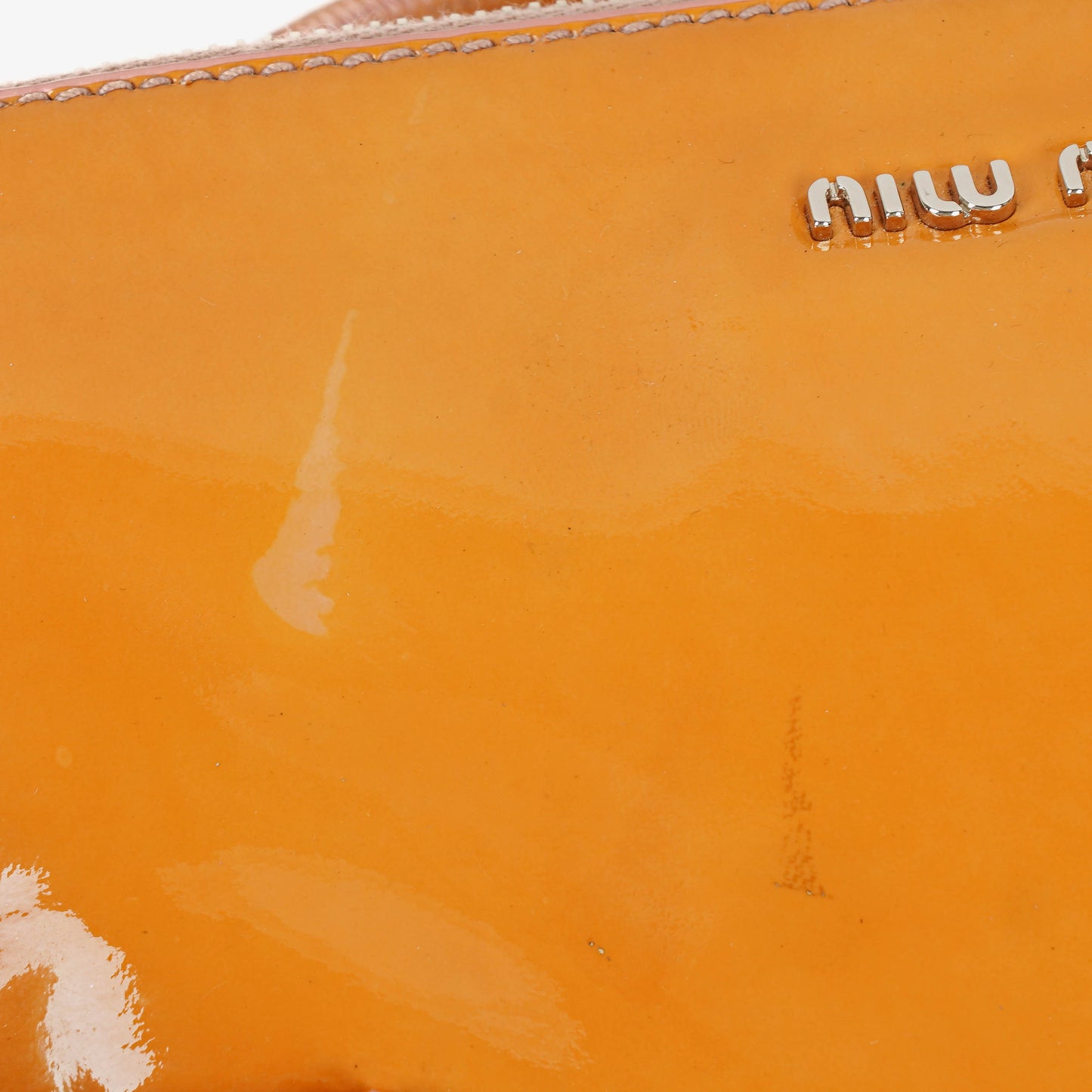 Miu Miu Schleifen-Satchel-Tasche aus Lackleder