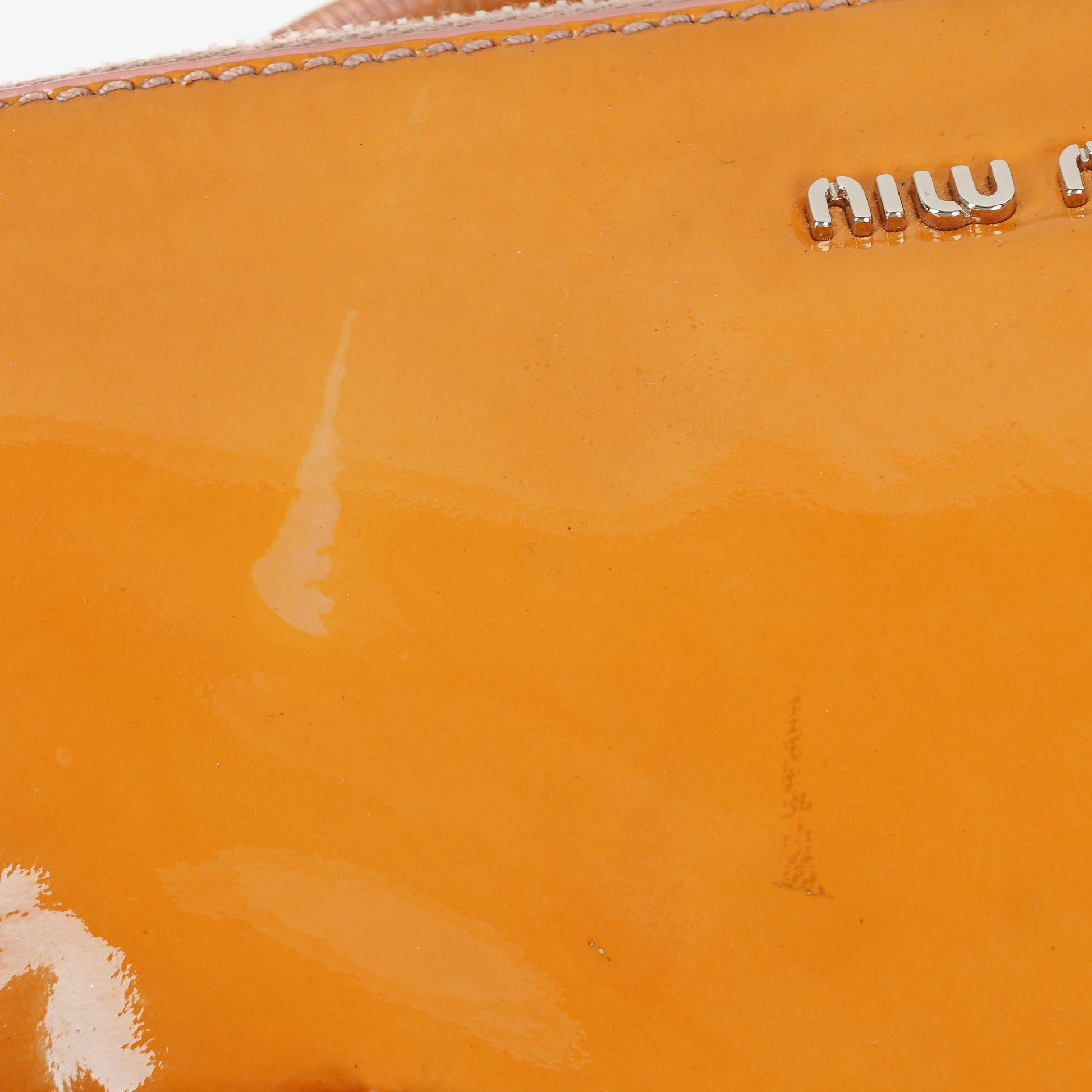 Miu Miu Schleifen-Satchel-Tasche aus Lackleder
