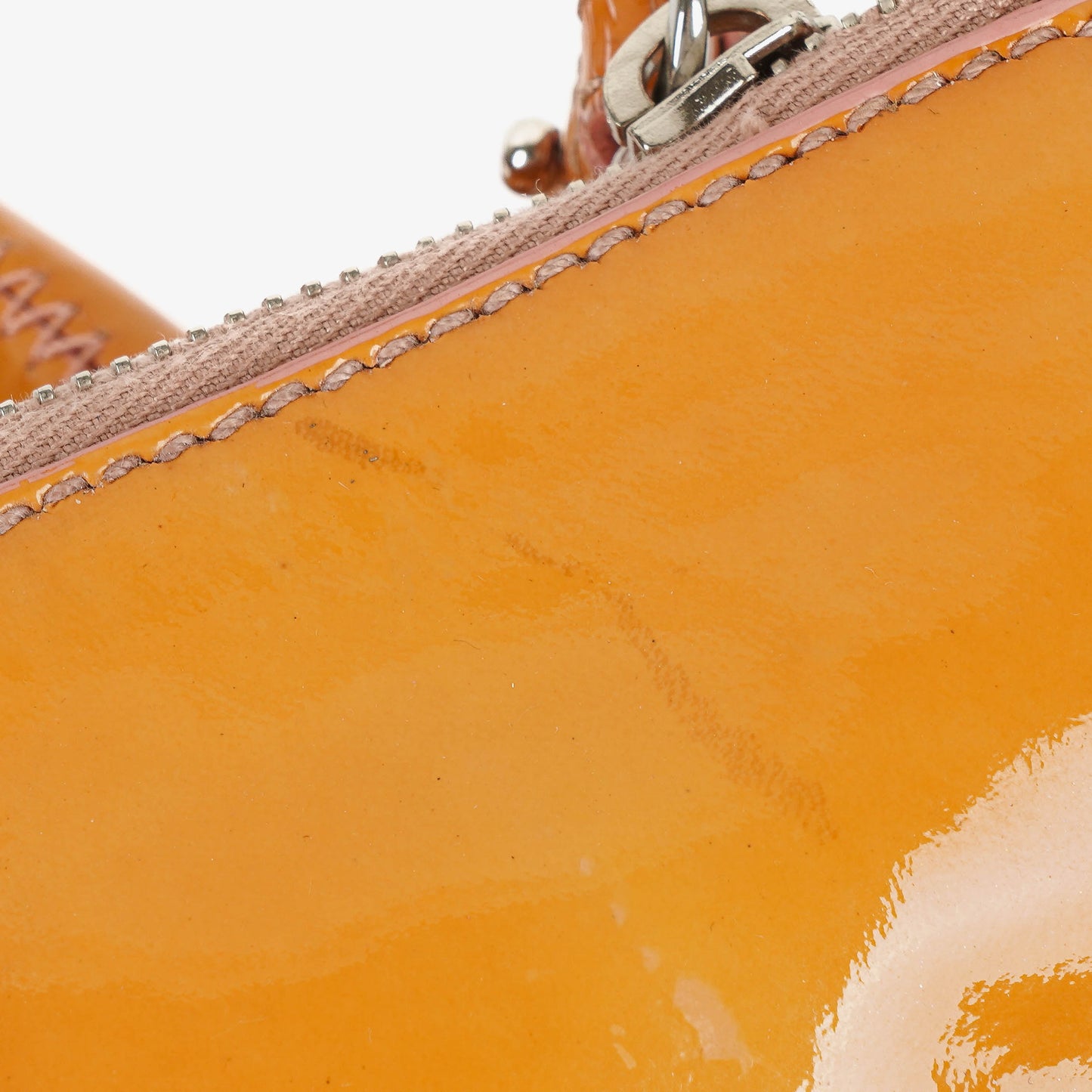 Miu Miu Schleifen-Satchel-Tasche aus Lackleder