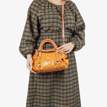 Miu Miu Schleifen-Satchel-Tasche aus Lackleder