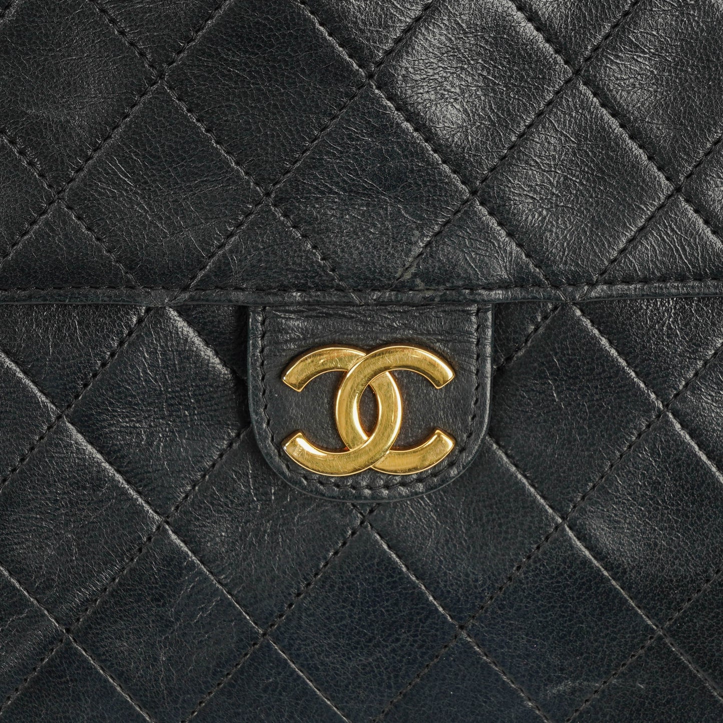 Chanel Classic Single Flap Tasche aus gestepptem Lammleder mit 24K vergoldeter Hardware