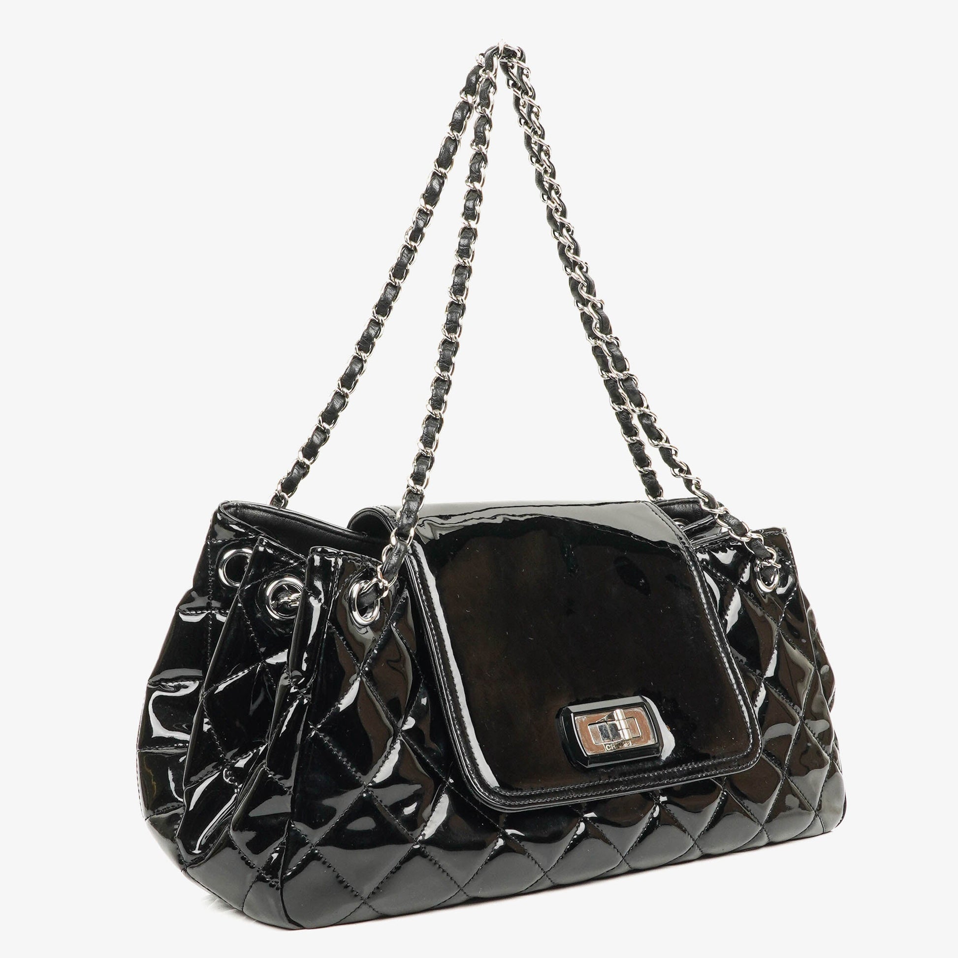 Chanel Reissue Akkordeon Flap Tasche aus schwarzem gestepptem Lackleder