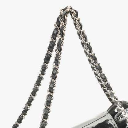 Chanel Reissue Akkordeon Flap Tasche aus schwarzem gestepptem Lackleder