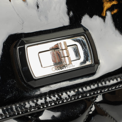 Chanel Reissue Akkordeon Flap Tasche aus schwarzem gestepptem Lackleder