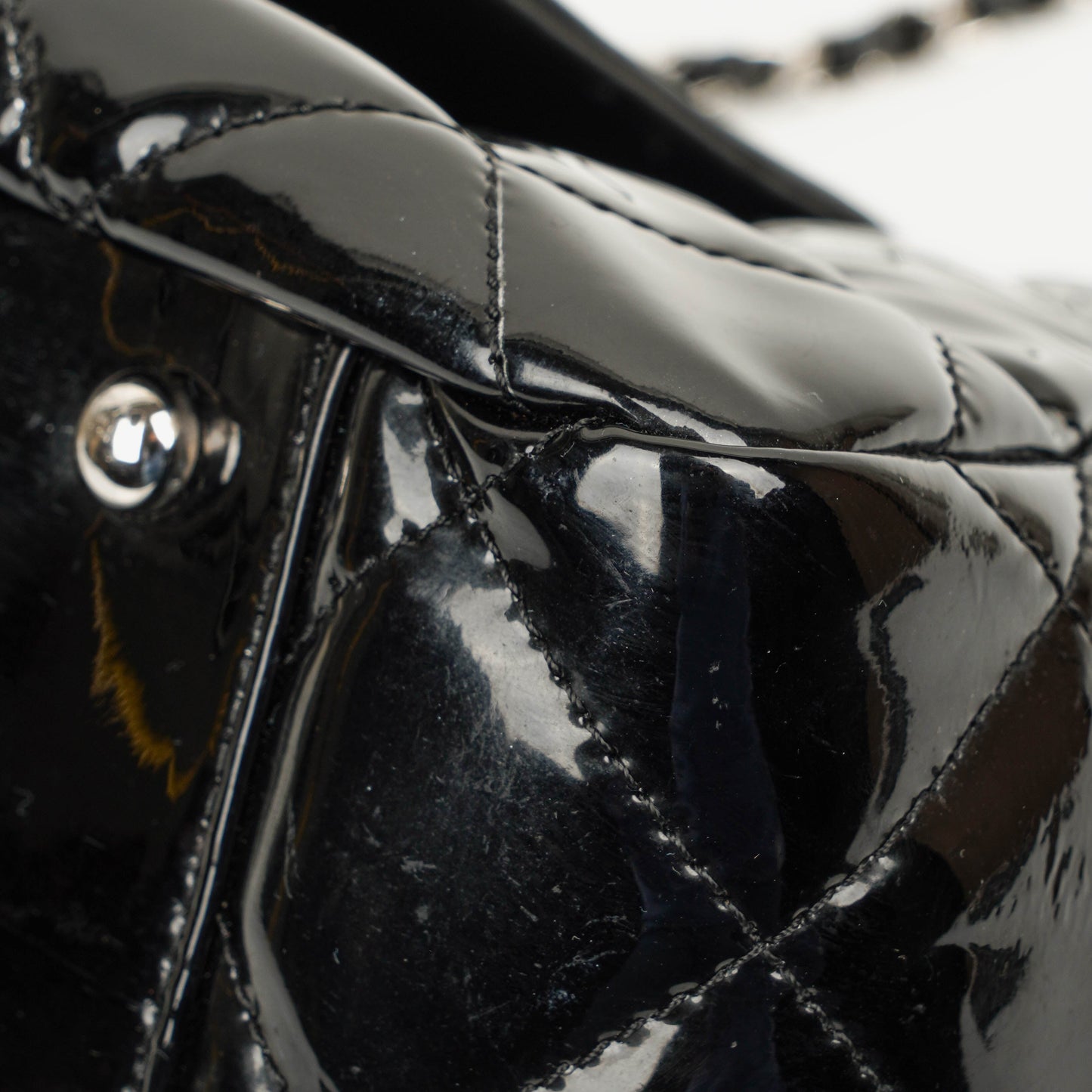 Chanel Reissue Akkordeon Flap Tasche aus schwarzem gestepptem Lackleder