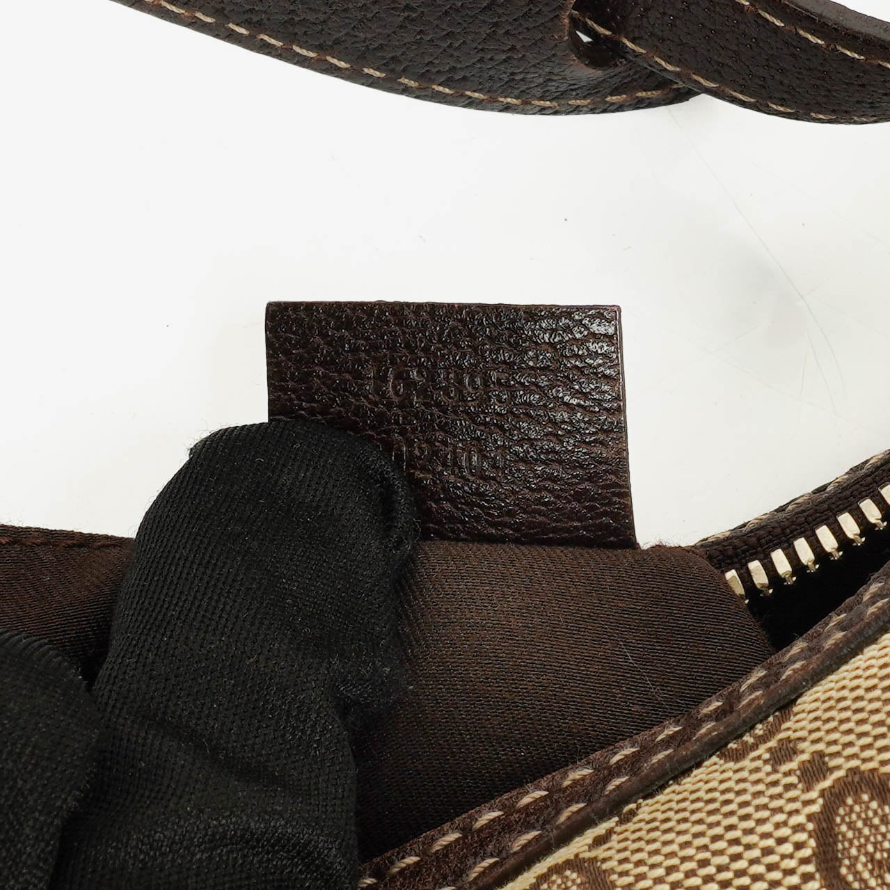 Gucci Small Princy Schultertasche aus Monogram GG Canvas in Beige und Ebony