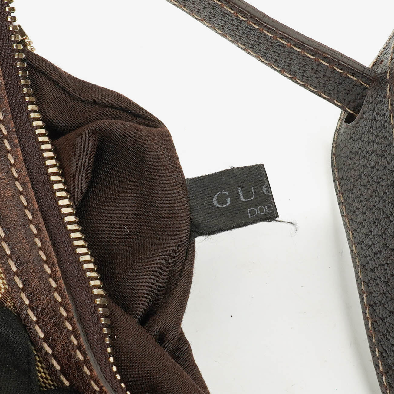 Gucci Small Princy Schultertasche aus Monogram GG Canvas in Beige und Ebony