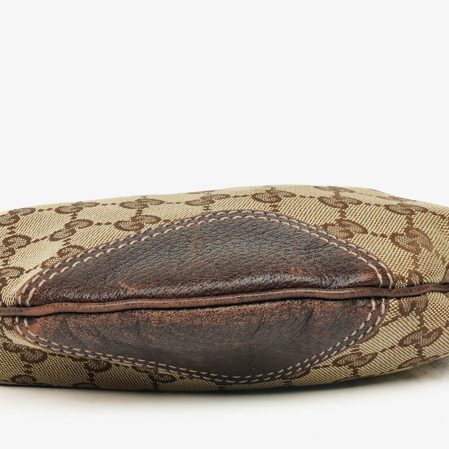 Gucci Small Princy Schultertasche aus Monogram GG Canvas in Beige und Ebony