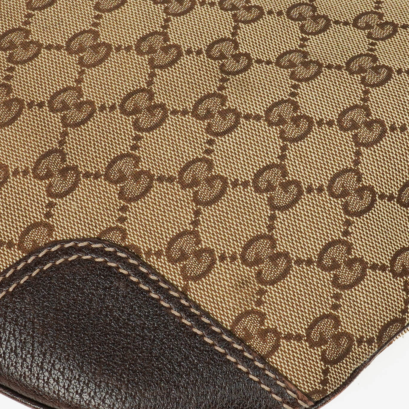 Gucci Small Princy Schultertasche aus Monogram GG Canvas in Beige und Ebony