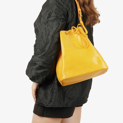Louis Vuitton Petit Noe Schultertasche aus gelbem Epi Leder