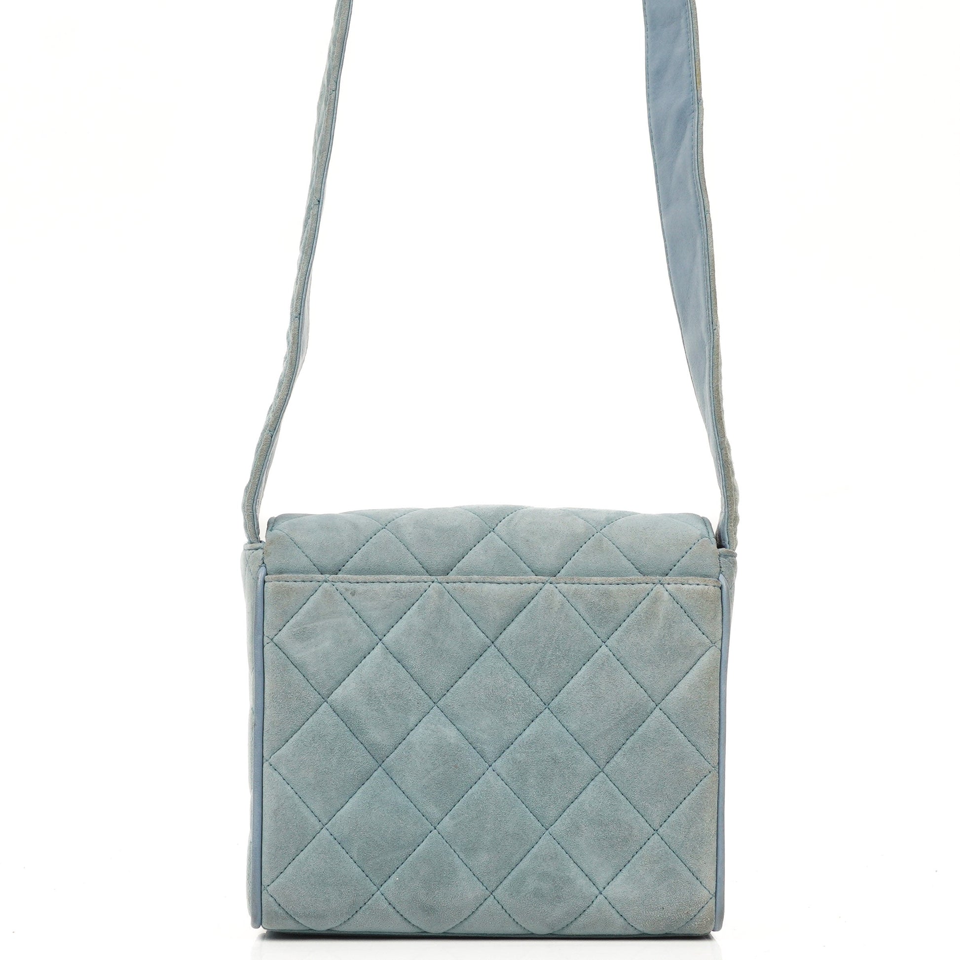 Chanel Small CC Flap Crossbody Tasche aus hellblauem gestepptem Wildleder