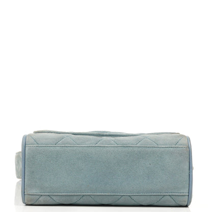 Chanel Small CC Flap Crossbody Tasche aus hellblauem gestepptem Wildleder