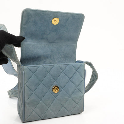Chanel Small CC Flap Crossbody Tasche aus hellblauem gestepptem Wildleder