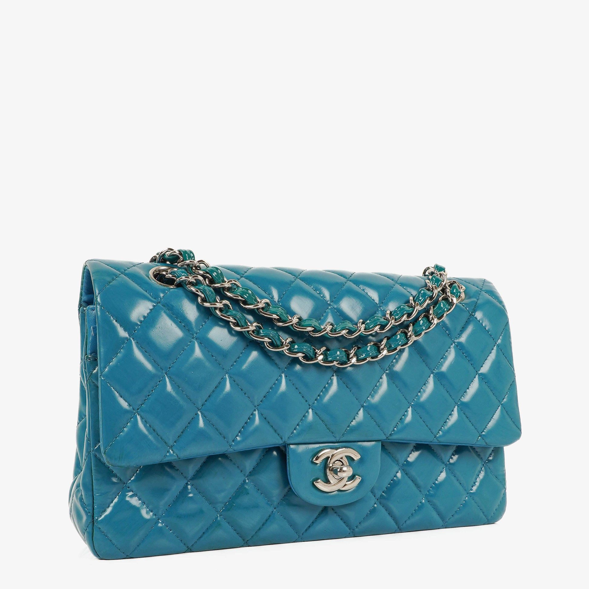 Chanel mittelgroße Classic Double Flap Tasche aus blauem Lack-Steppleder mit silberfarbener Hardware