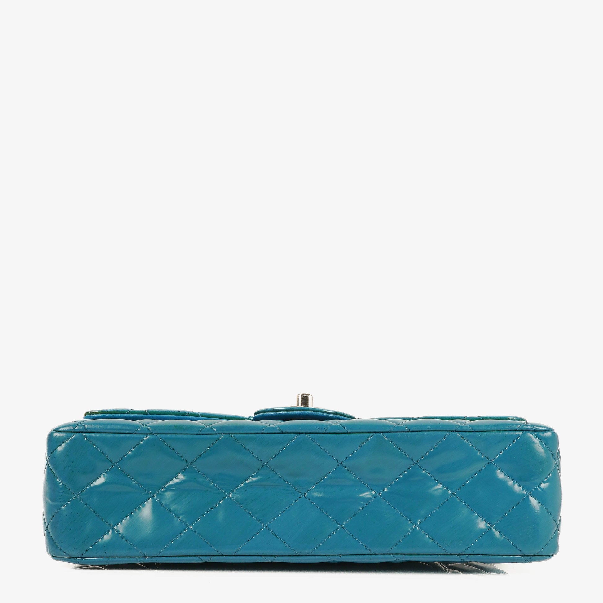 Chanel mittelgroße Classic Double Flap Tasche aus blauem Lack-Steppleder mit silberfarbener Hardware