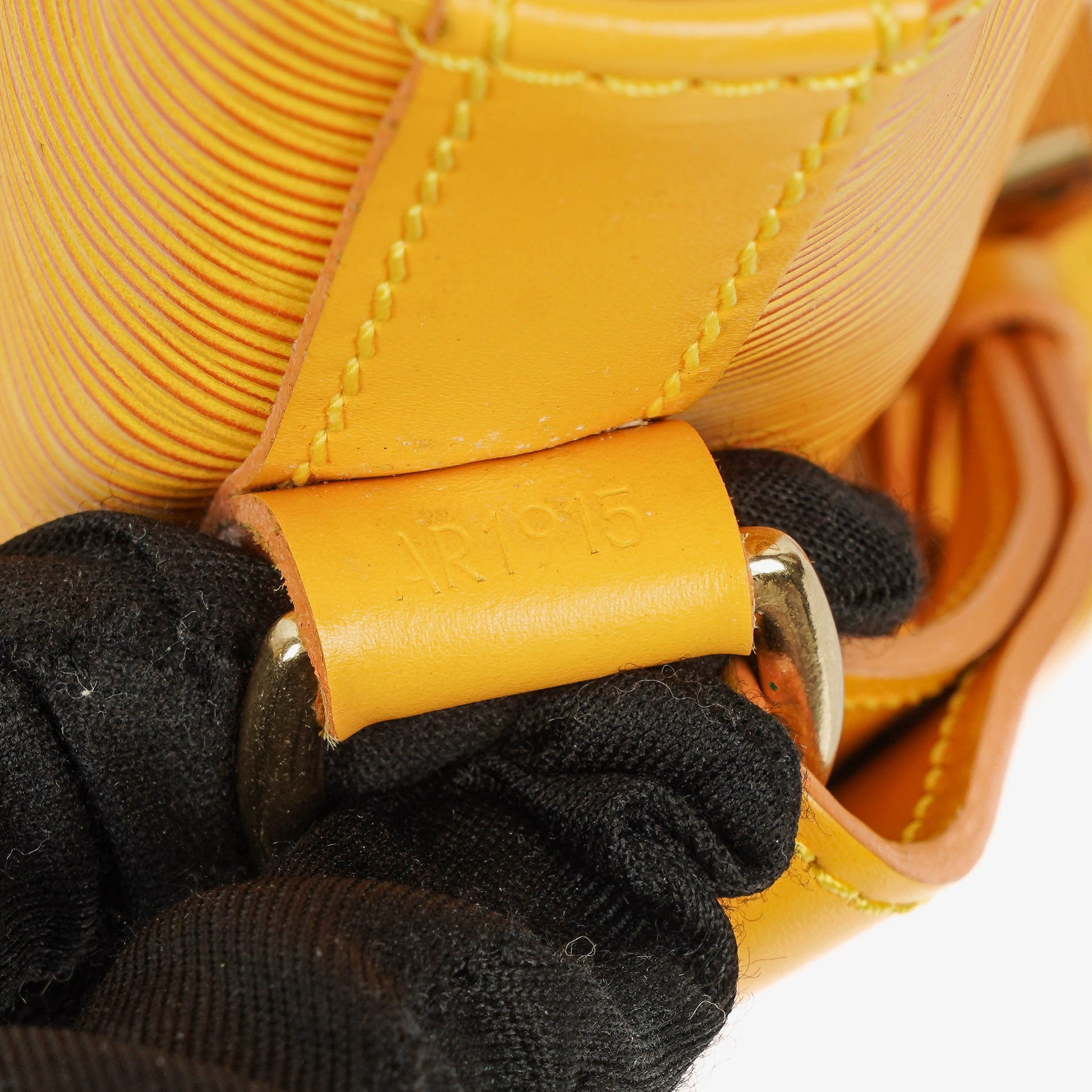 Louis Vuitton Petit Noe Schultertasche aus gelbem Epi-Leder