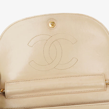 Chanel Half Moon Klappentasche aus beigem gestepptem Lammleder