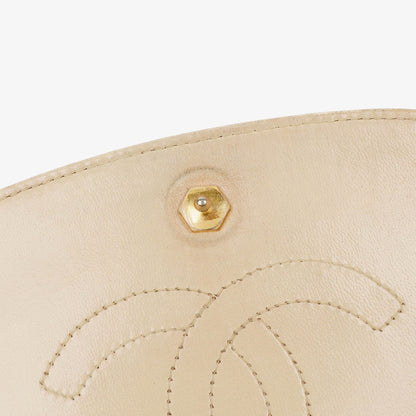 Chanel Half Moon Klappentasche aus beigem gestepptem Lammleder