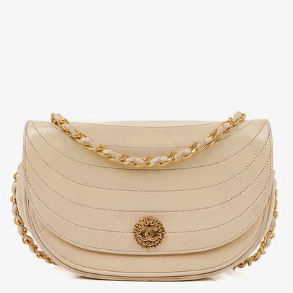 Chanel Half Moon Klappentasche aus beigem gestepptem Lammleder
