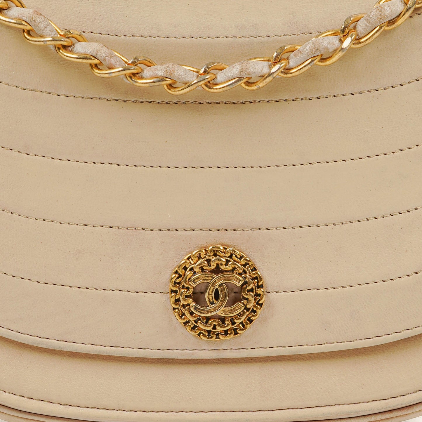 Chanel Half Moon Klappentasche aus beigem gestepptem Lammleder