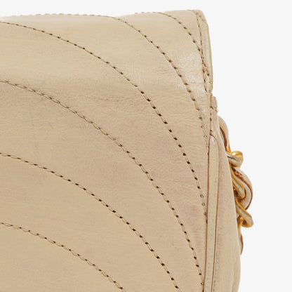 Chanel Half Moon Klappentasche aus beigem gestepptem Lammleder