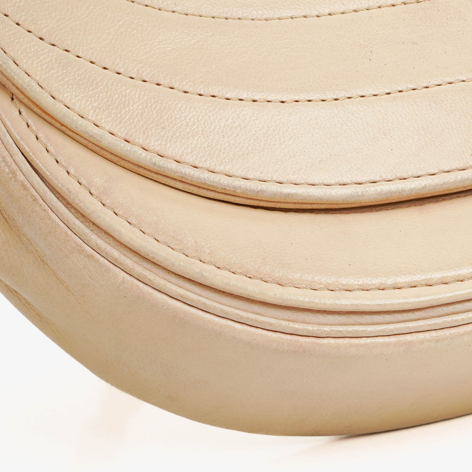 Chanel Half Moon Klappentasche aus beigem gestepptem Lammleder