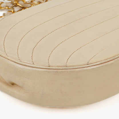 Chanel Half Moon Klappentasche aus beigem gestepptem Lammleder