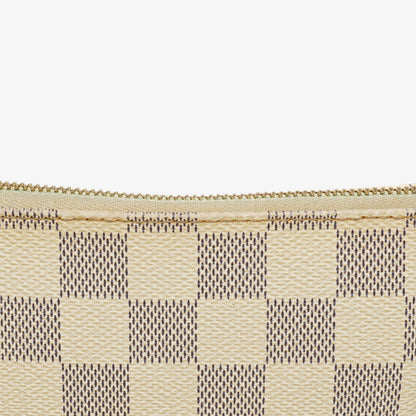Louis Vuitton Pochette Accessoires Clutch aus Damier Azur Canvas