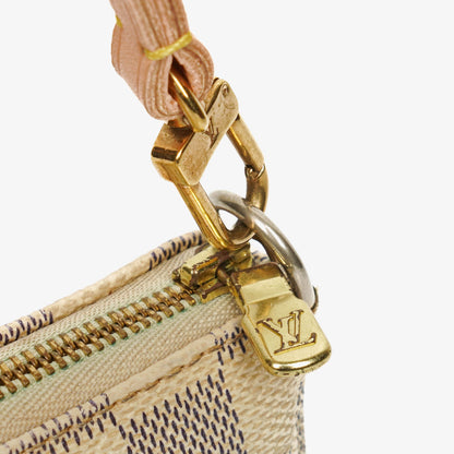 Louis Vuitton Pochette Accessoires Clutch aus Damier Azur Canvas