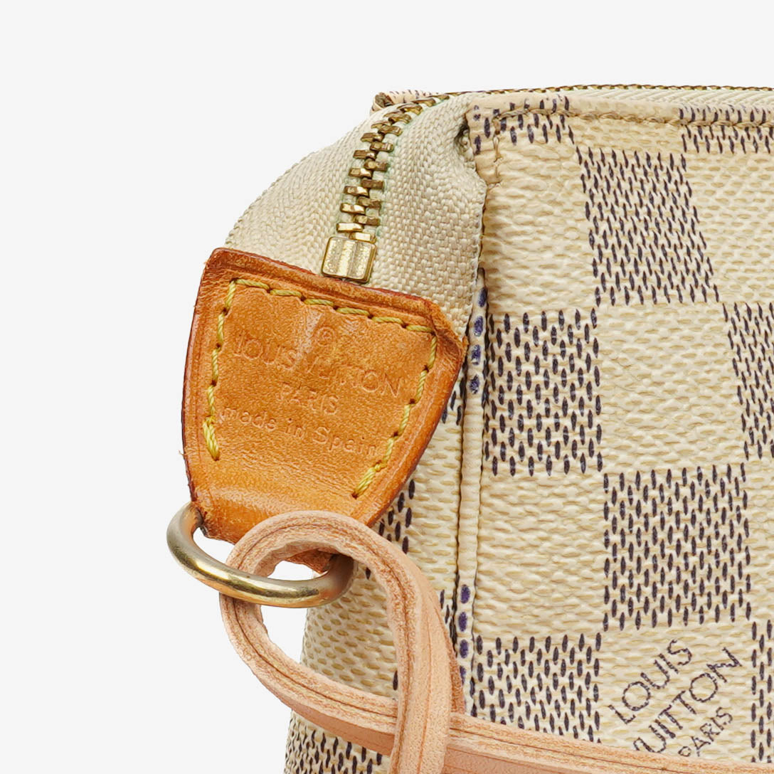 Louis Vuitton Pochette Accessoires Clutch aus Damier Azur Canvas