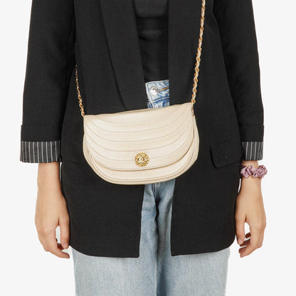Chanel Half Moon Klappentasche aus beigem gestepptem Lammleder