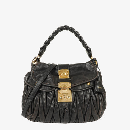 Miu Miu Coffer Matelassé Hobo Tasche aus schwarzem Leder