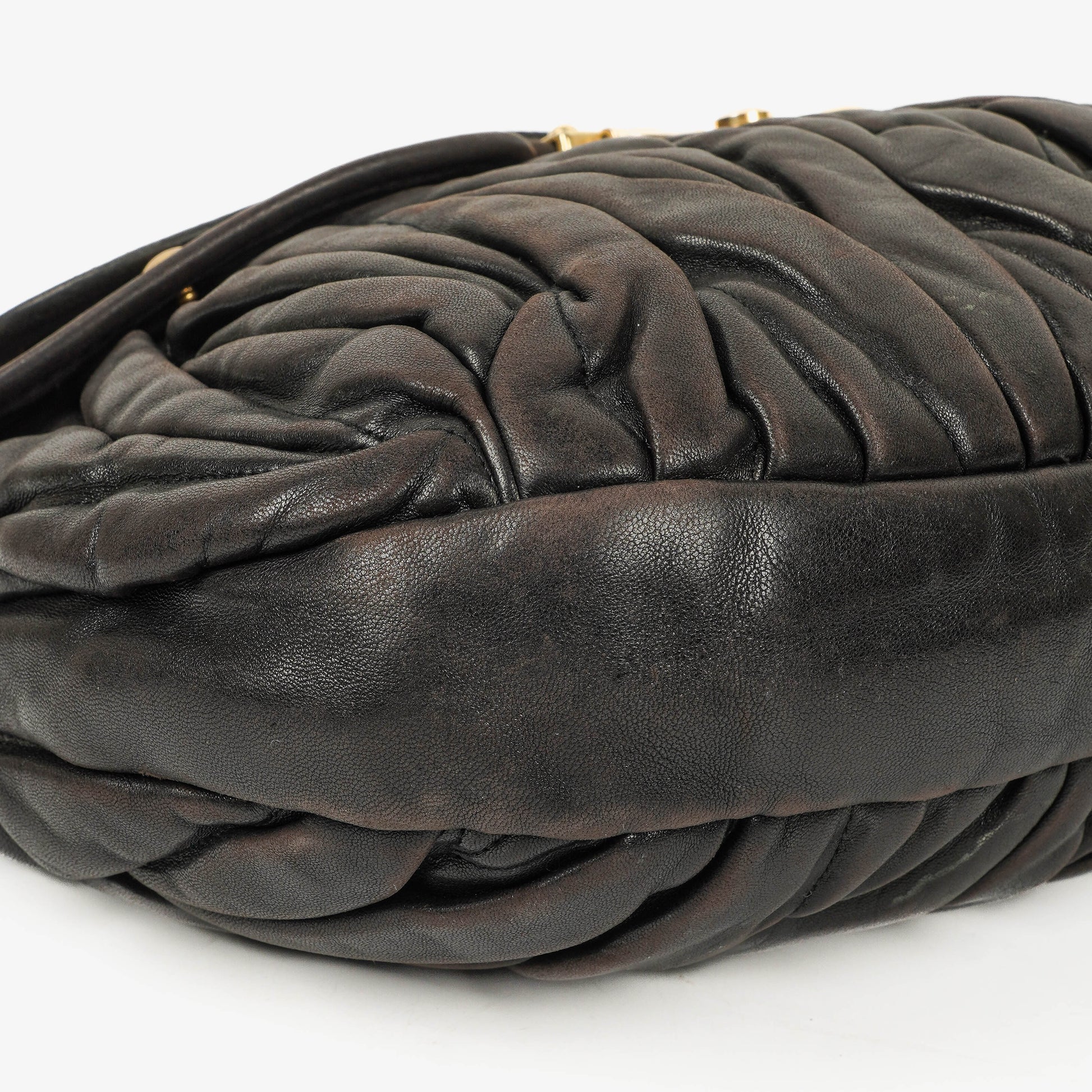 Miu Miu Coffer Matelassé Hobo Tasche aus schwarzem Leder
