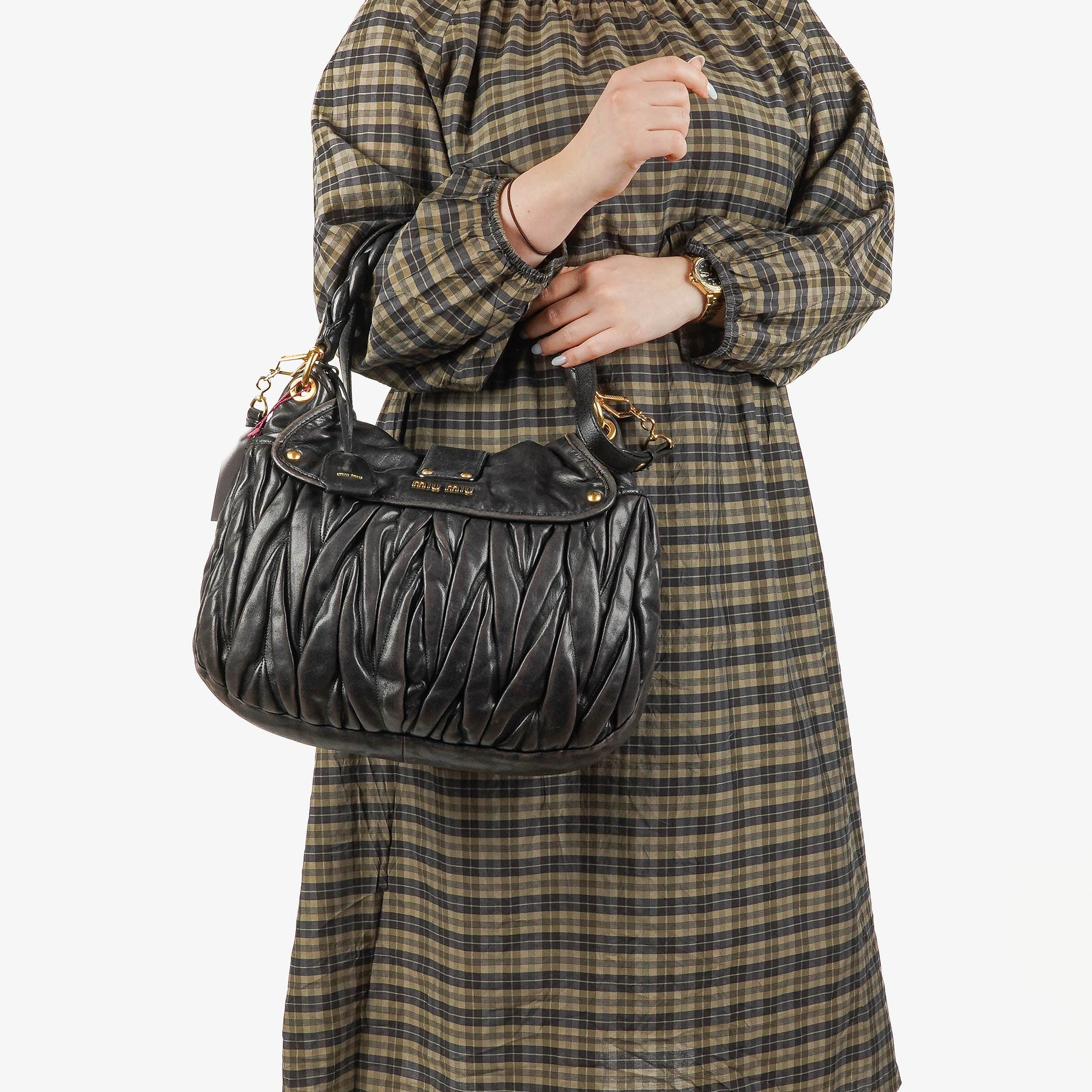 Miu Miu Coffer Matelassé Hobo Tasche aus schwarzem Leder