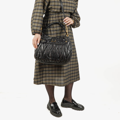 Miu Miu Coffer Matelassé Hobo Tasche aus schwarzem Leder