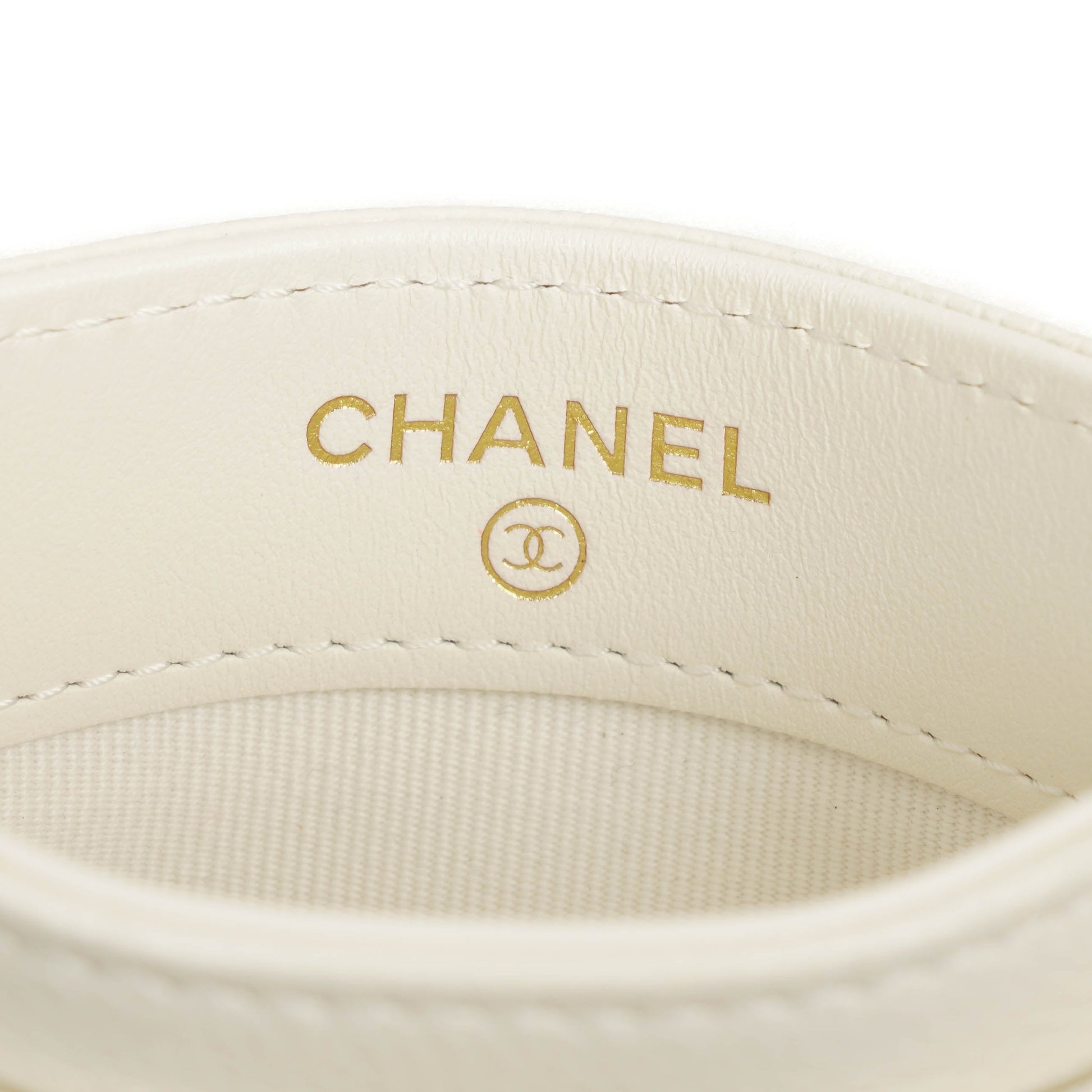 Chanel Boy Kartenetui aus weißem gestepptem Caviar-Leder