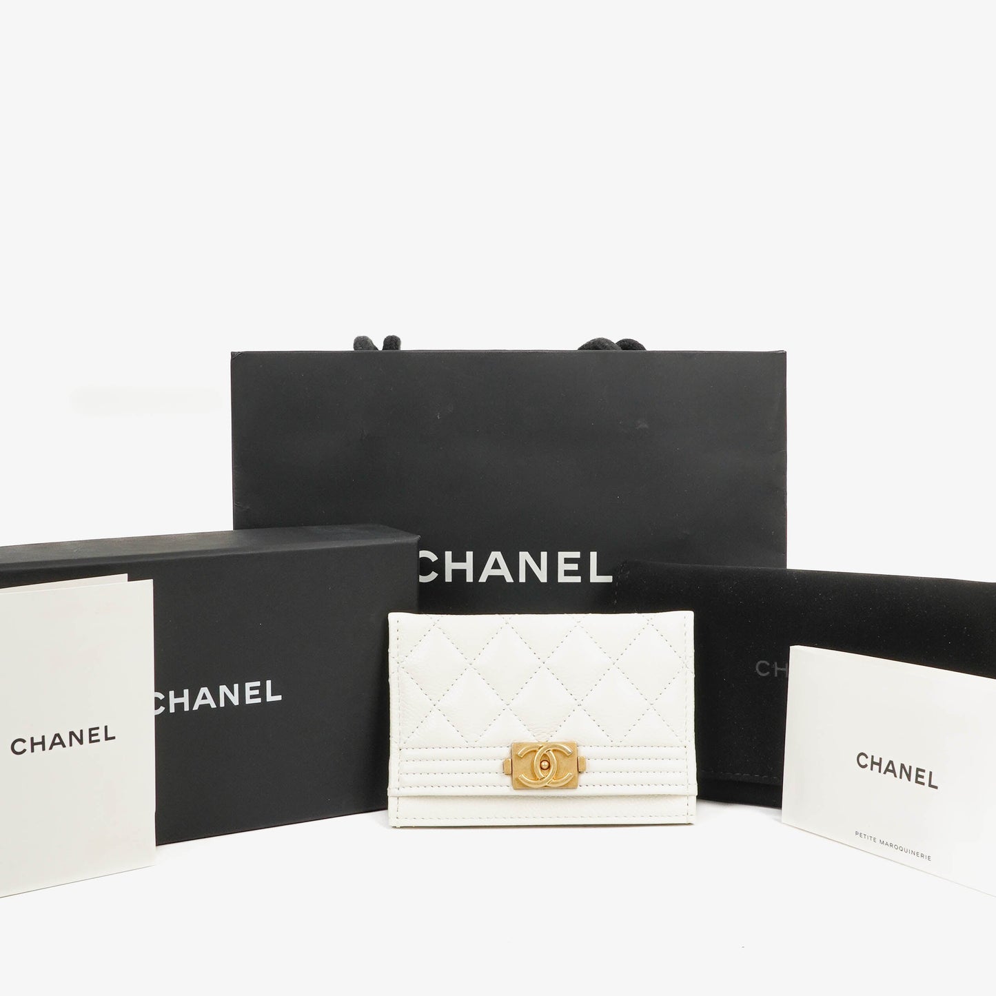 Chanel Boy Kartenetui aus weißem gestepptem Caviar-Leder