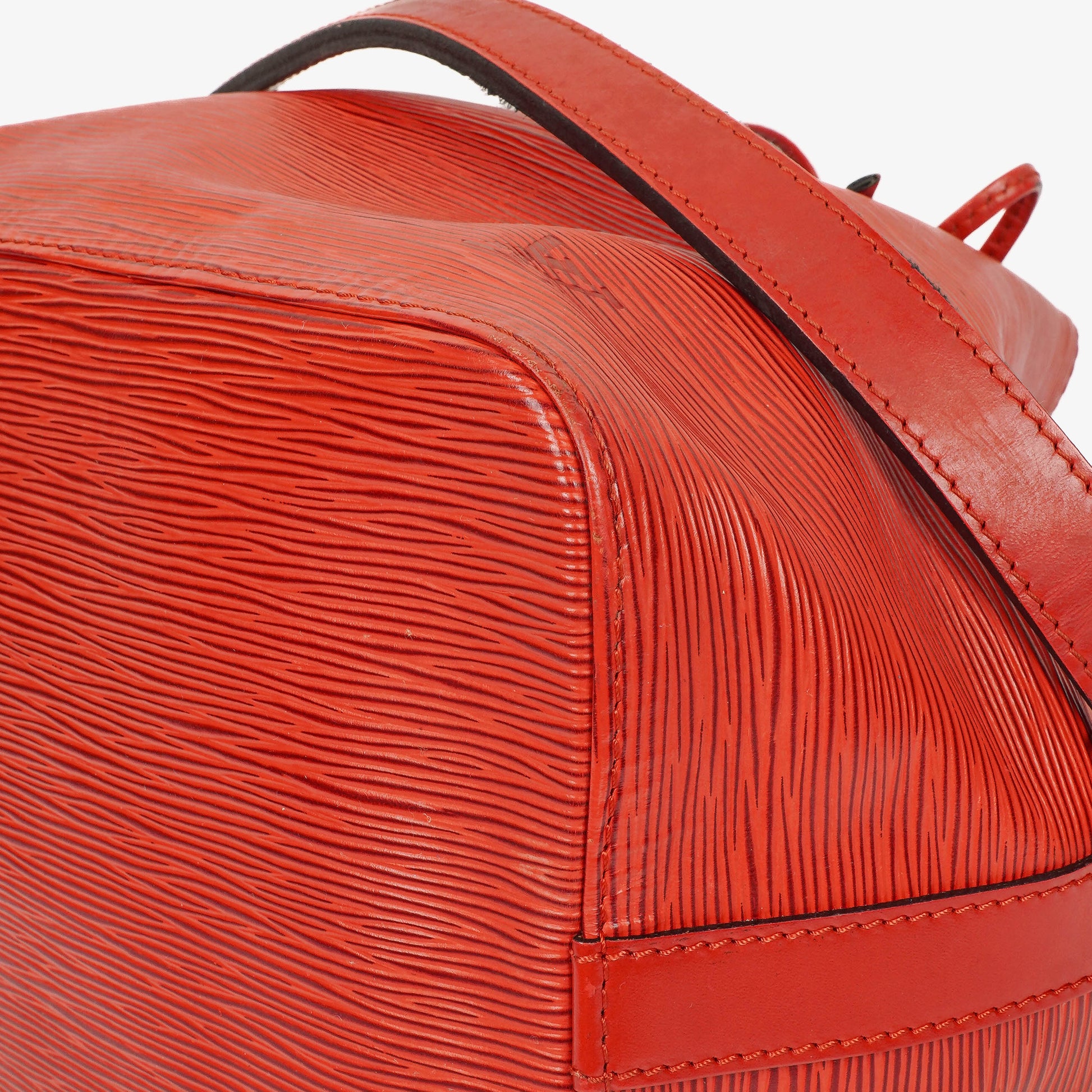 Louis Vuitton Petit Noe Schultertasche aus rotem Epi-Leder