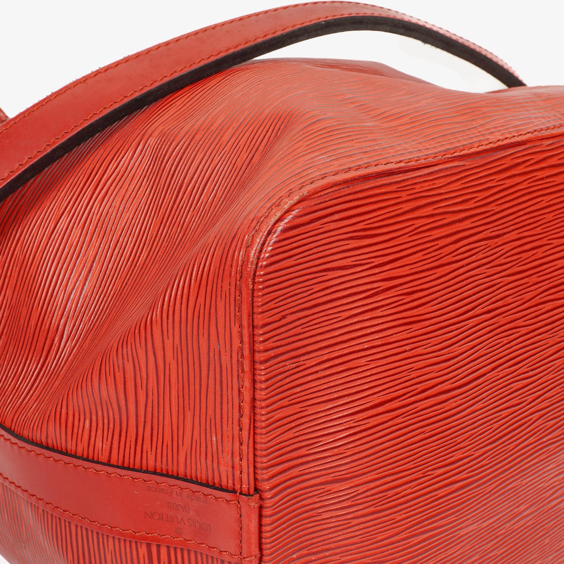 Louis Vuitton Petit Noe Schultertasche aus rotem Epi-Leder