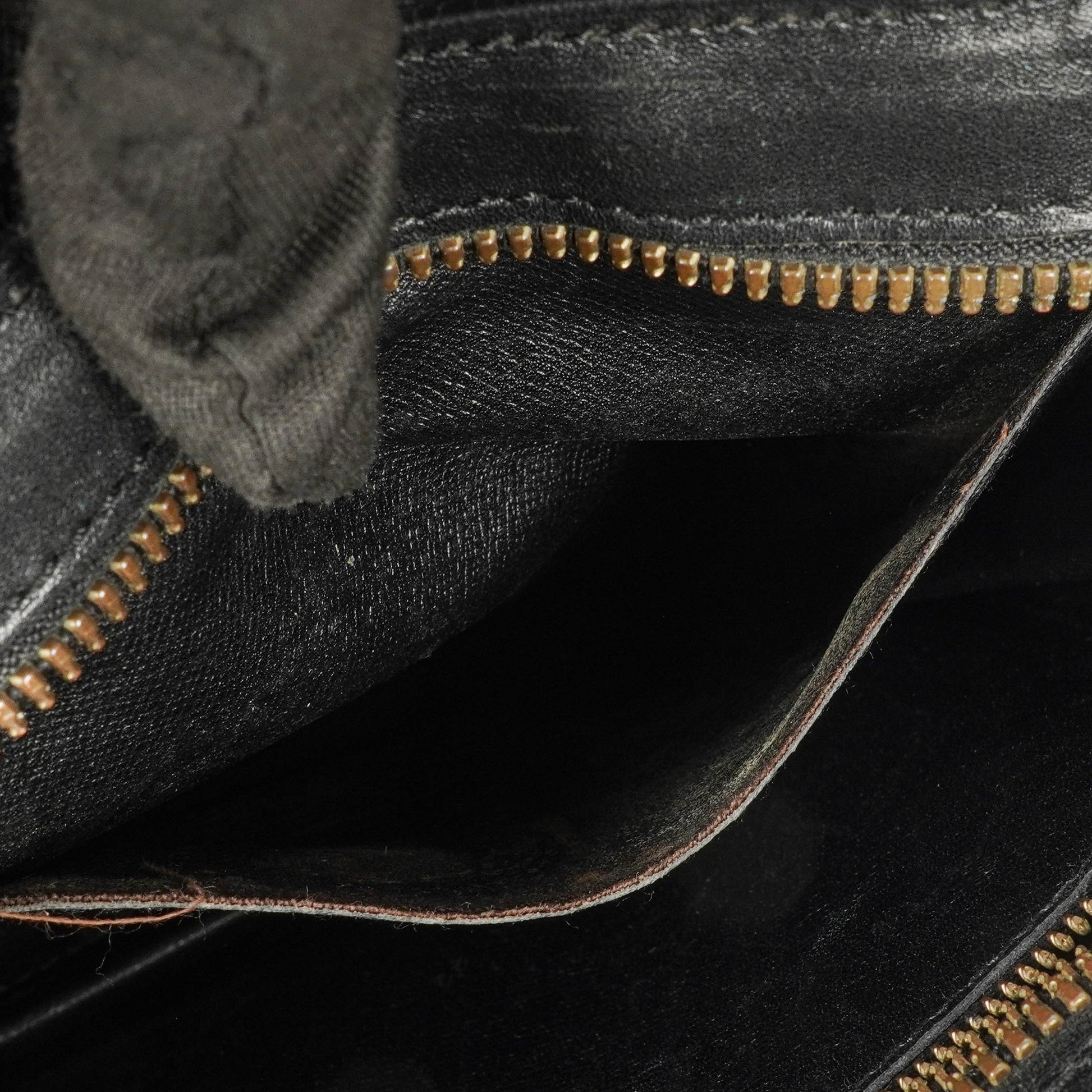 Louis Vuitton Monogram Enghien Schultertasche aus schwarzem Epi-Leder